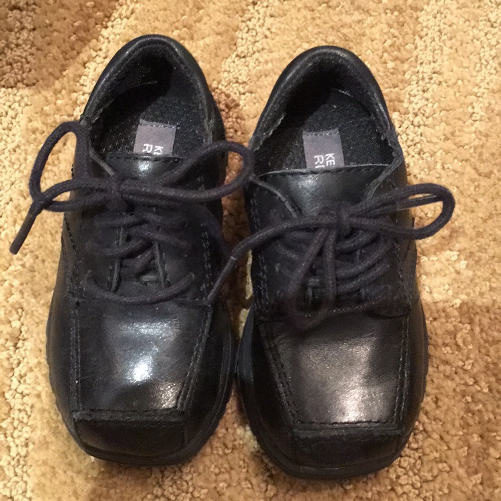 Kenneth Cole Reaction Black Dress Shoes.